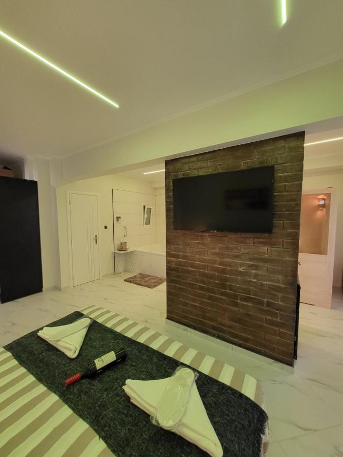 Romantic Deluxe Svite Wise Jacuzzi And Sauna 雅典 外观 照片