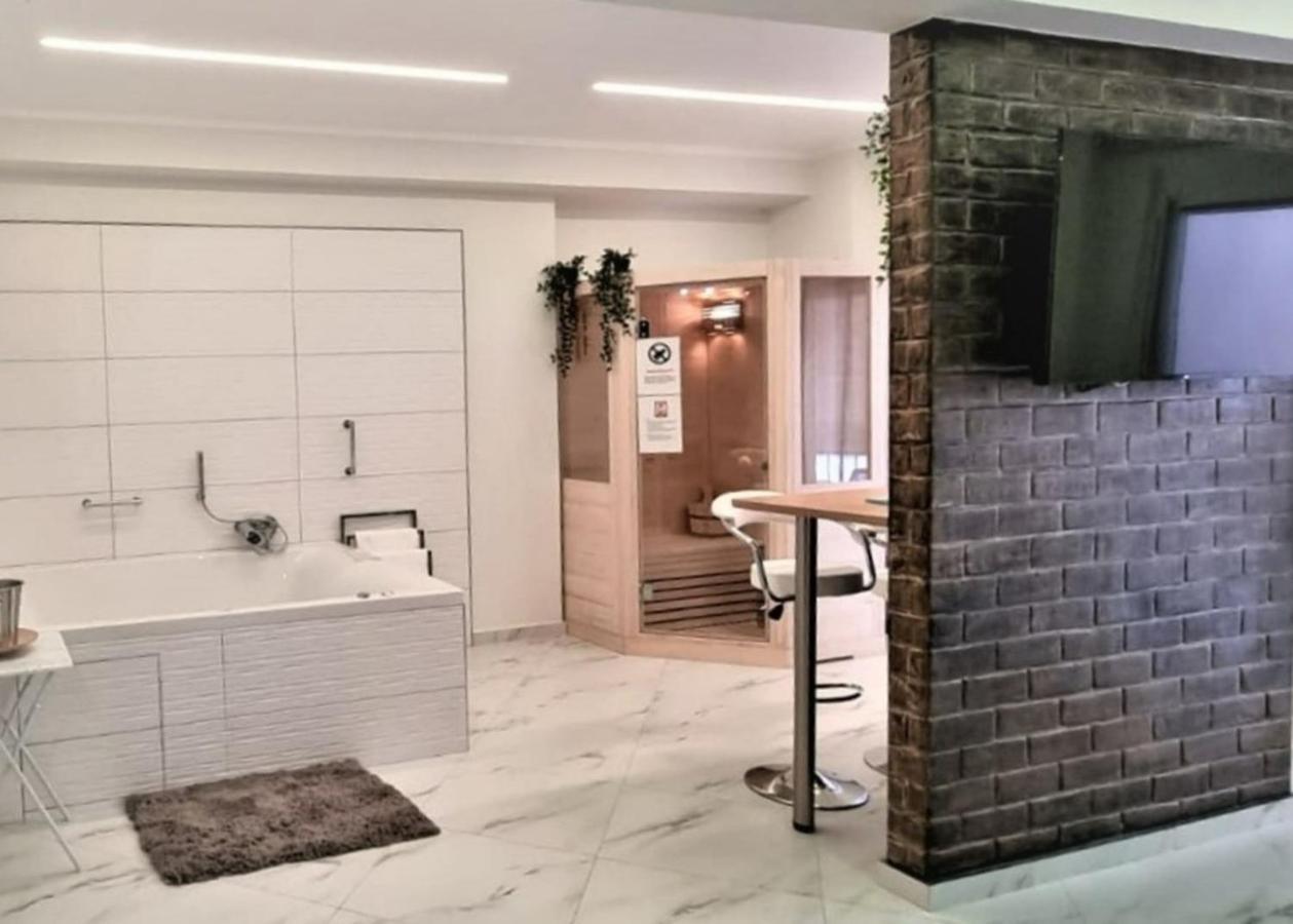 Romantic Deluxe Svite Wise Jacuzzi And Sauna 雅典 外观 照片