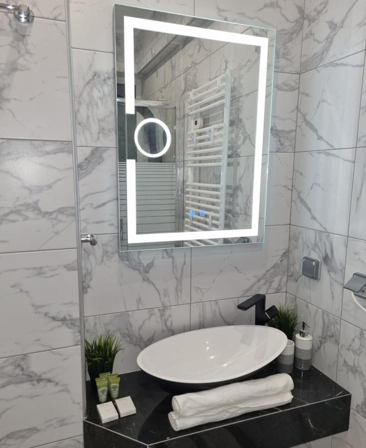 Romantic Deluxe Svite Wise Jacuzzi And Sauna 雅典 外观 照片