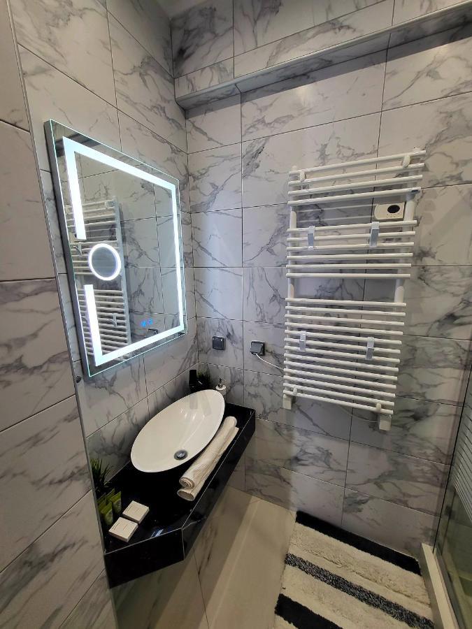 Romantic Deluxe Svite Wise Jacuzzi And Sauna 雅典 外观 照片